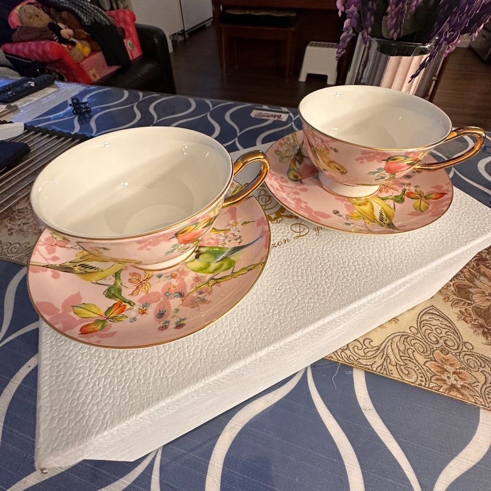 Elegant Pink and Gold Floral Mug Set